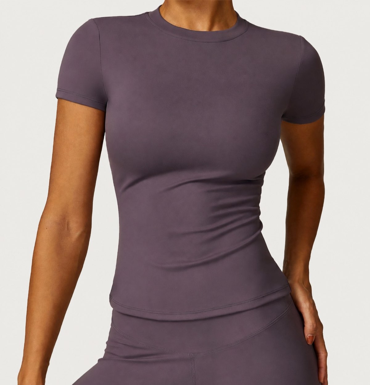 Fitted short-sleeve activewear tee